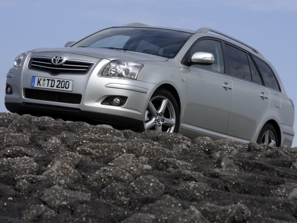 2007-toyota-avensis-wagon-1600x1200-image-13.jpg