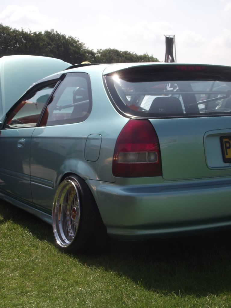 ModifiedLive2011054.jpg