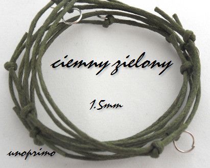 ciemny zielony