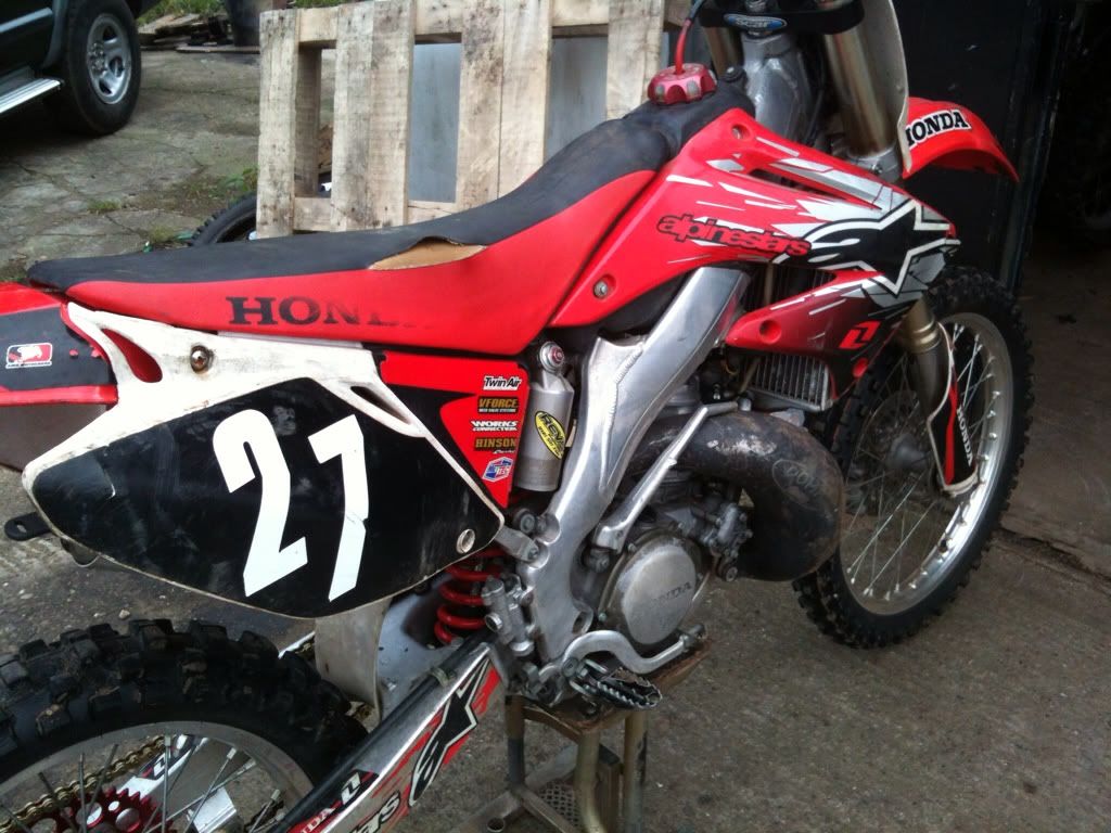 http://i968.photobucket.com/albums/ae167/gaz_kelley/CR250%20winter%20rebuild-revamp%202011/331f61c6.jpg