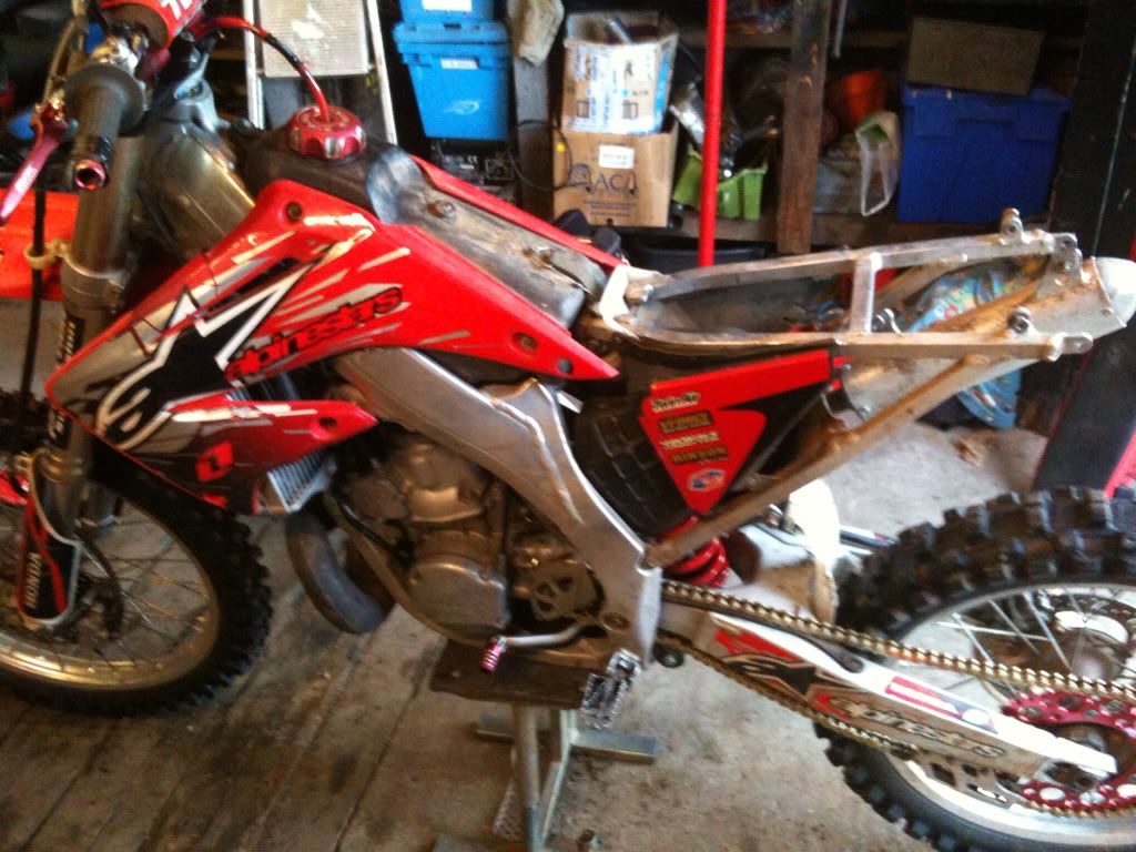 http://i968.photobucket.com/albums/ae167/gaz_kelley/CR250%20winter%20rebuild-revamp%202011/6c802f04.jpg