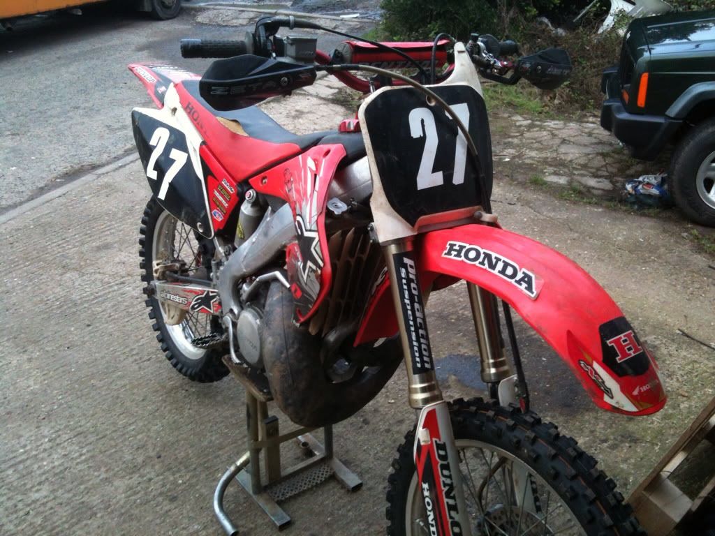 http://i968.photobucket.com/albums/ae167/gaz_kelley/CR250%20winter%20rebuild-revamp%202011/b08dfa52.jpg